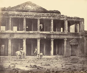 Intérieur de Secundra Bagh après le Massacre