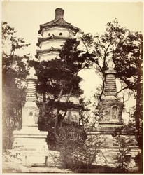 [Pagode sur la colline, - Palais d