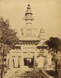 Monument tibétain dans le temple Lama près de Pékin, août 1860
