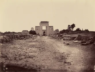 Allée des Sphinx et propylône ptolémaïque, Karnak, Thèbes