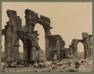 Entrée de la Grande Colonnade, Palmyre, vers 1875 (tirage albuminé)