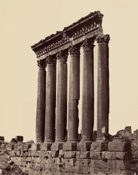 Grandes colonnes du Temple du Soleil (Balbek)