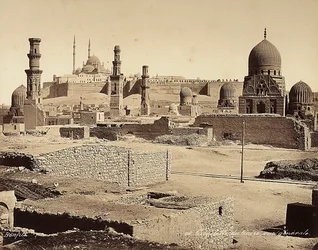 Vue de la citadelle avec de nombreux monuments anciens et découvertes, au Caire, Égypte