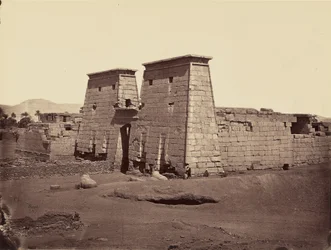 Vue générale du temple de Ramsès III, Karnak, Thèbes