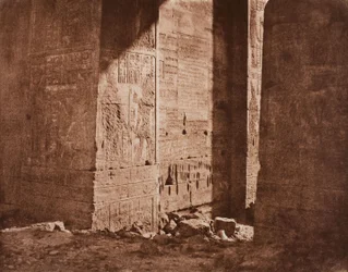 Premier pylône - Inscription française gravée sur l
