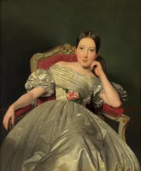 Fille assise dans une robe en satin blanc