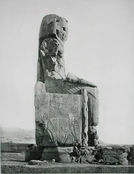 Statue colossale, Temple d