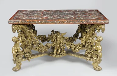 Table en marqueterie sur base en bois de tilleul sculpté et doré, 1689