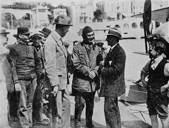 Le Trophée Schneider : Howard Pixton parlant à Jacques Schneider après sa victoire, 1914 1934