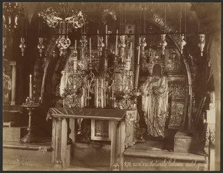 XII et XIII stations, le Calvaire, autel grec