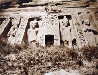 Abou-Sembil, Petit Speos, Partie Centrale de la Façade, vers 1853-54