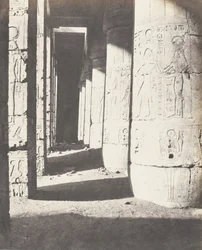 Médinet-Abou Thèbes, Constructions Postérieures - Deuxième Cour
