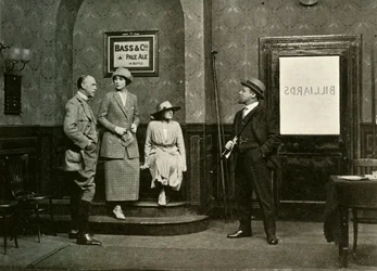À la vente aux enchères, 1920, 1928