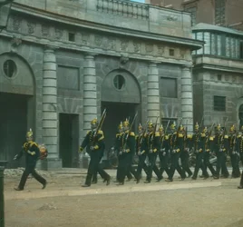 Changement de la garde au palais, Stockholm, Suède, fin 19ème-début 20ème siècle