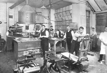Dalziel Foundry Limited. - Locaux de Earl Street. Usine de moulage et de coulée, et personnel, 1909