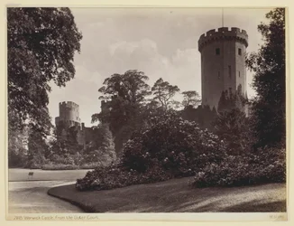 Château de Warwick, depuis la cour extérieure, 1860-94