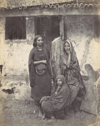 Trois femmes indiennes orientales, 1870s
