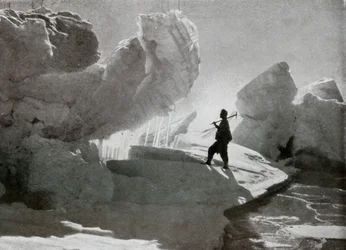 Blocs de glace sous pression près de Discovery Bluff, vers 1911, 1913
