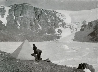 Le Bol du Diable, un Cwm vide dans le coin sud-ouest de Granite Harbour, 1912, 1913