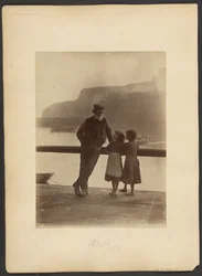 [Vieil homme et deux filles]