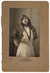 Portrait de femme, c. 1910 (photo)