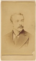 [Homme non identifié avec moustache]