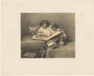 Enfant avec un livre d