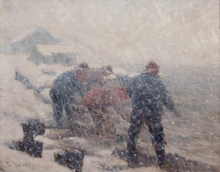 Les pêcheurs tirent la senne dans une tempête de neige