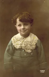 Garçon mignon, avec un grand sourire