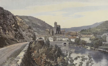 Estaing, Vue générale, prise en amont du Lot