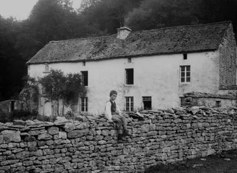 Ferme dans les environs de Bourmont en Haute-Marne, vers 1880.