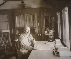 Général Pétain dans son wagon-salon QG pendant la bataille de Verdun, février-décembre 1916 (photo n/b)