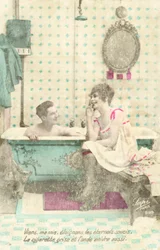 Fille fumant, parlant à un homme dans le bain