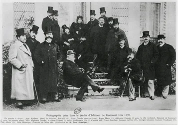 Groupe dans le jardin d