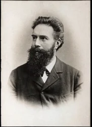 Portrait de Wilhelm Conrad Röntgen (1845-1923), physicien allemand