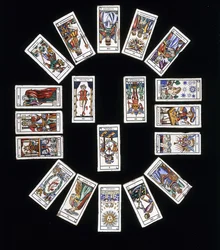 Panneau de carreaux en grès français, décoré avec un jeu de cartes de Tarot de Marseille, 20e siècle