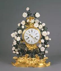Une horloge Louis XV, Vincennes/Mennecy, c.1750