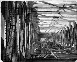 Architecture : vue intérieure du Pont Métallique de Bordeaux, Gironde (33)