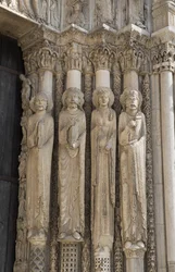 Cathédrale de Chartres, détail du portail royal, de gauche à droite, un prophète, le roi David, une reine, Salomon