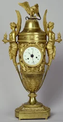 Vase horloge avec un aigle, c.1800