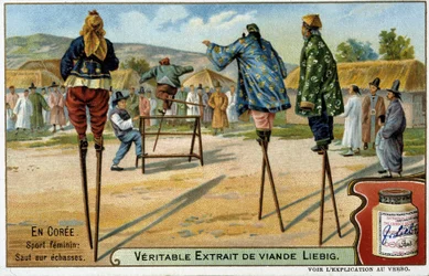 Corée : sport féminin de saut sur échasses - chromo Liébig, v.1900