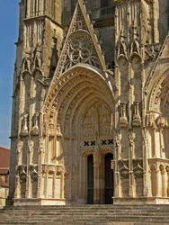 Porte nord sur la façade ouest