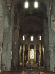 Vue intérieure de la basilique