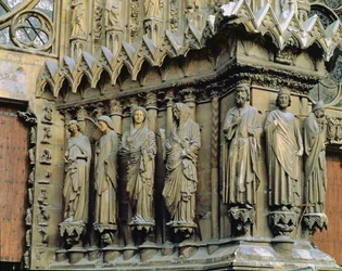 Figures de jambage du côté droit du portail central, façade ouest, vers 1240