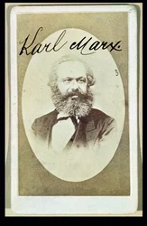 Carte de visite photographique de Karl Marx (1818-93) avec sa signature