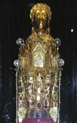Statue reliquaire de Sainte-Foy, vers 980 (or, argent, bois, pierres précieuses et semi-précieuses)