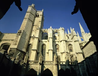Cathédrale Saint-Just vue du sud, commencée en 1272