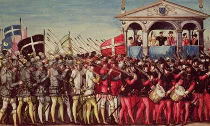 Le cortège de tambours et de soldats à la fête d