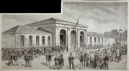 La foule devant la morgue à Paris en 1886