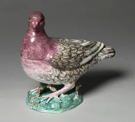 Soupière en forme de pigeon, manufacture Sceaux, vers 1760